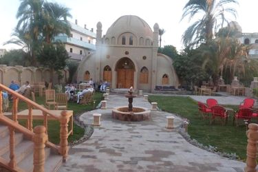 Embrace Hotel Luxor: Photo 