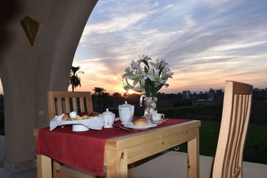 Embrace Hotel Luxor: Photo 