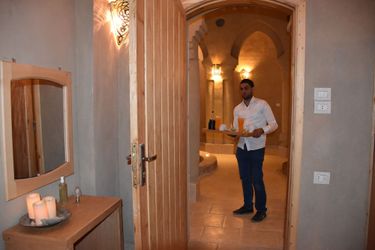 Embrace Hotel Luxor: Photo 
