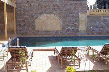 Embrace Hotel Luxor: Photo 