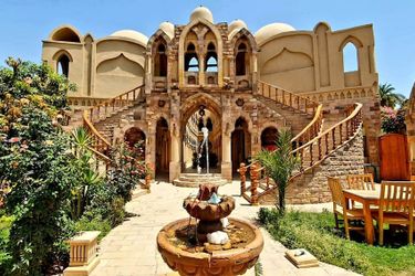 Embrace Hotel Luxor: Photo 