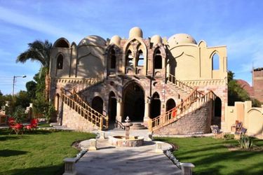 Embrace Hotel Luxor: Photo 