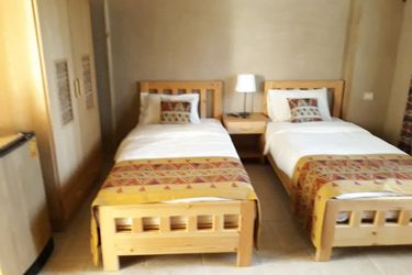Embrace Hotel Luxor: Photo 