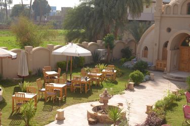 Embrace Hotel Luxor: Photo 