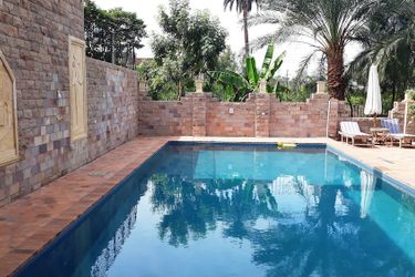 Embrace Hotel Luxor: Photo 