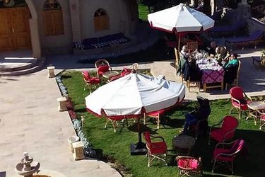 Embrace Hotel Luxor: Photo 