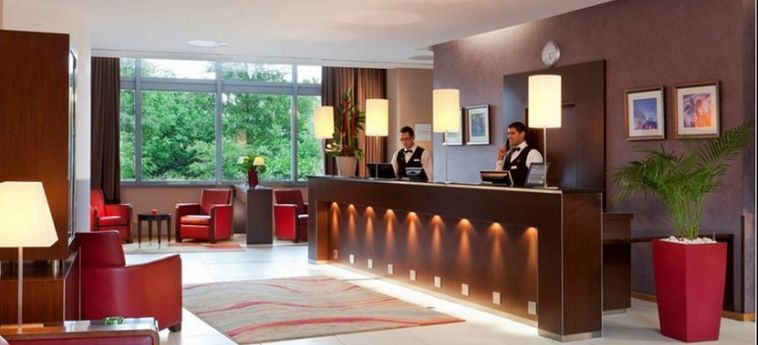Hotel Crowne Plaza Lyon - Cite Internationale :  LYON