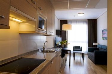 Hotel Compostela Suites:  MADRID