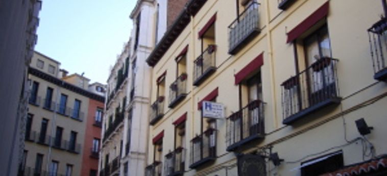 Hostal La Casa De La Plaza:  MADRID