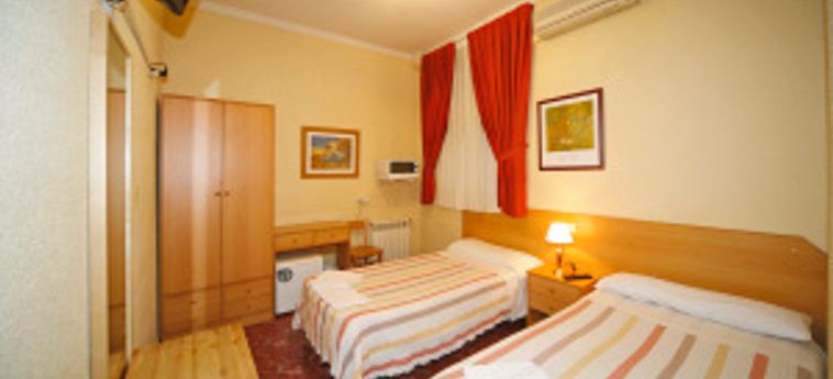 Hotel Hostal Prim:  MADRID