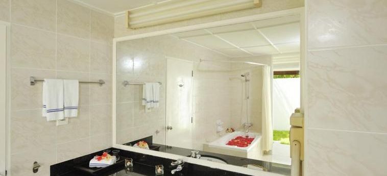 Hotel Holiday Island Resort & Spa:  MALDIVAS