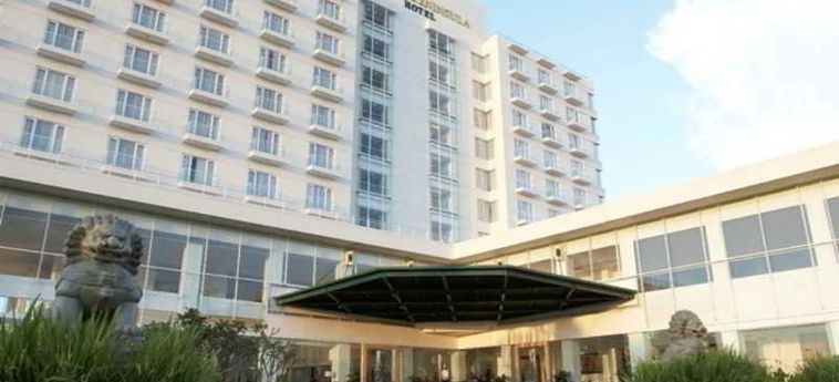 Sintesa Peninsula Hotel:  MANADO