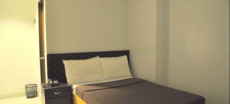 Hotel Nirain Suites:  MANILA