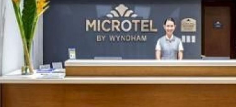 Hotel Microtel By Wyndham Acropolis:  MANILA