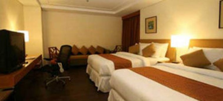 Hotel Makati Crown Regency :  MANILA