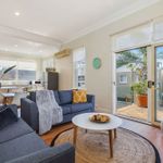 MANLY BEACH APARTMENT FOOTSTEPS TO THE SAND 4 Stars