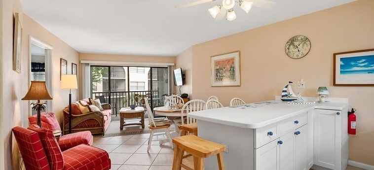 Hotel Wow...fully Renovated And Perfect Location For A Great Vacation ! 1 Bedroom Condo:  MARCO ISLAND (FL)