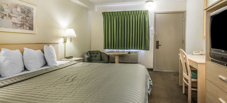 Hotel Country Inn & Suites By Radisson, Monterey Beachfront-Marina, Ca:  MARINA (CA)