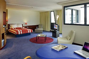 Hotel Suite Novotel Marseille Centre Euromed:  MARSEILLE