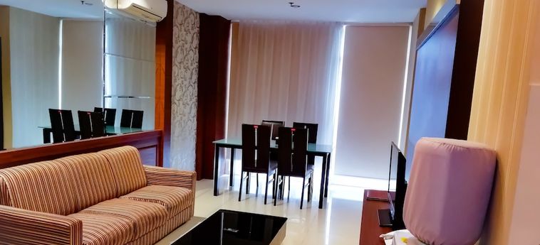 Hotel Royal Suite Condotel:  MEDAN