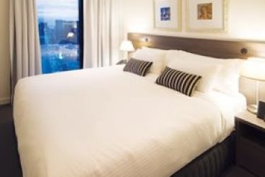 Hotel Oaks Wrap:  MELBOURNE - VICTORIA