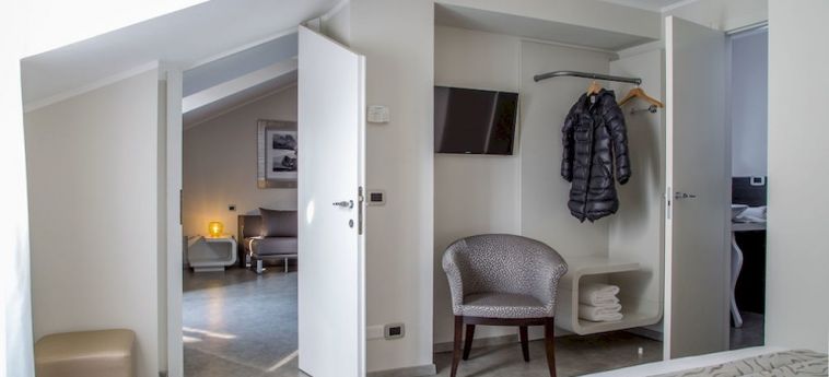 Hotel Montenapoleone Suites:  MILAN