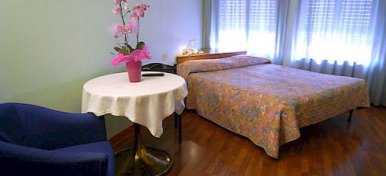 Hotel Residence Pola:  MILAN