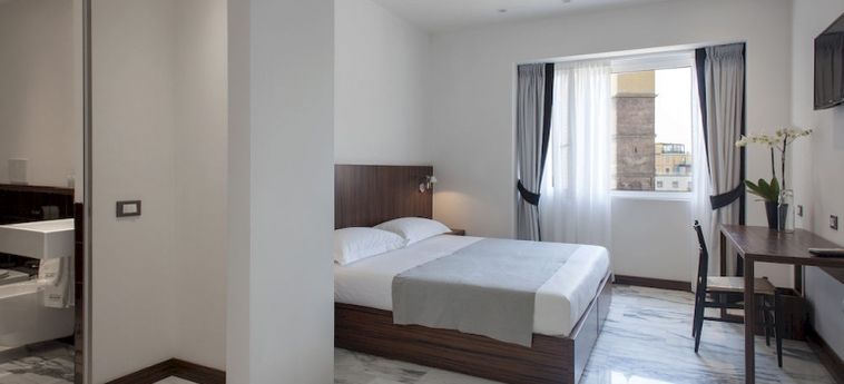 Hotel My Bed Montenapoleone:  MILAN