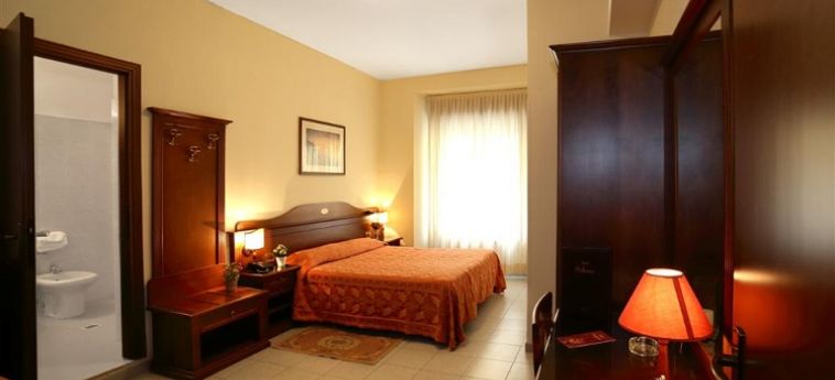 Hotel Pavone:  MILANO