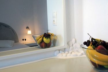 Adamas Hotel:  MILOS