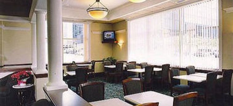 Holiday Inn Express Hotel & Suites:  MINNEAPOLIS-ST PAUL (MN)