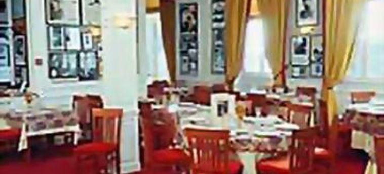 Hotel La Mere Poulard:  MONT SAINT MICHEL