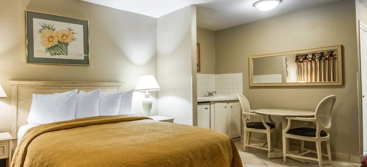 Hotel Scottish Fairway Inn:  MONTEREY (CA)