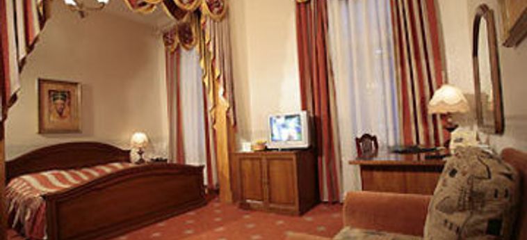 Hotel Budapest:  MOSCA