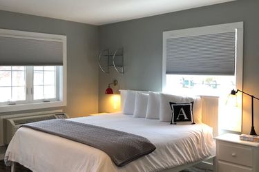 Acadia Hotel-Downtown:  MT DESERT ISLAND (ME)