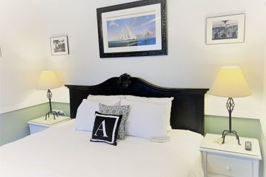 Acadia Hotel-Downtown:  MT DESERT ISLAND (ME)