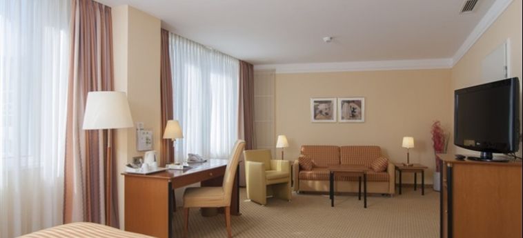 Hotel Holiday Inn Munich - Unterhaching:  MUNICH