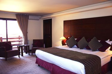 Hotel Mzaar Intercontinental Resort:  MZAAR KFARDEBIAN