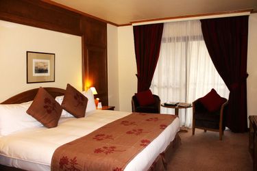 Hotel Mzaar Intercontinental Resort:  MZAAR KFARDEBIAN