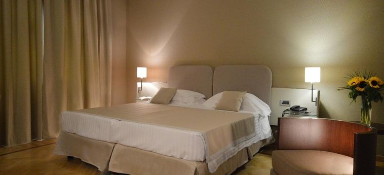Hotel Palazzo Esedra:  NAPLES AND SURROUNDINGS