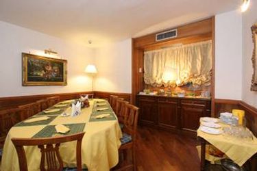 Hotel Suites Ares:  NAPLES AND SURROUNDINGS