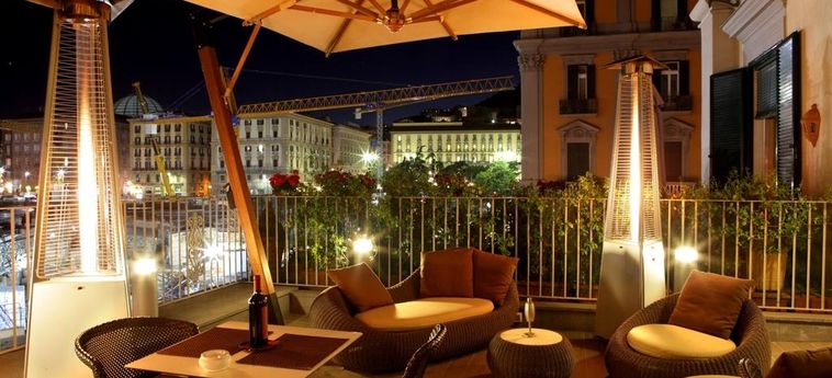 Hotel Mercure Napoli Centro Angioino:  NAPLES ET ENVIRONS
