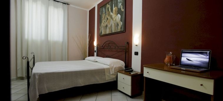 Hotel Villa Rocla:  NAPLES ET ENVIRONS