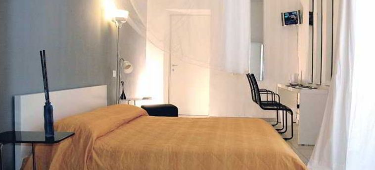 Hotel Bed & Breakfast Dei Decumani:  NAPLES ET ENVIRONS