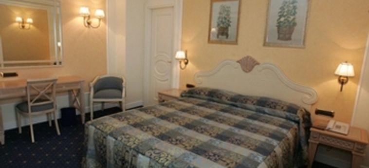 Hotel Palazzo Alabardieri:  NAPLES ET ENVIRONS