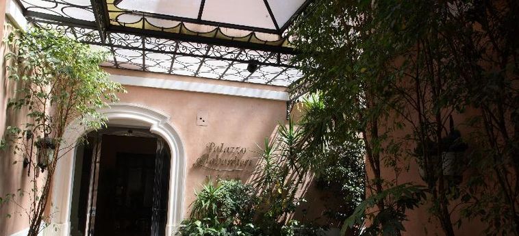 Hotel Palazzo Alabardieri:  NAPLES ET ENVIRONS