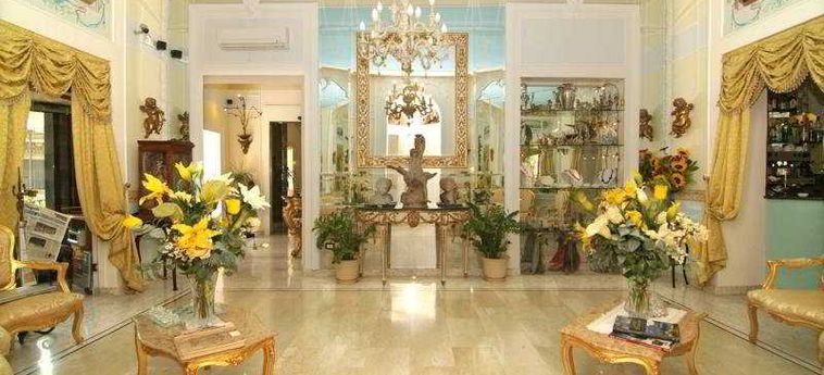 Hotel Art Resort Galleria Umberto:  NAPLES ET ENVIRONS