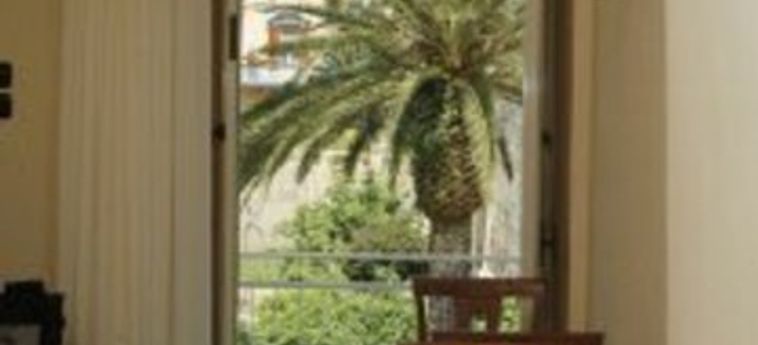 Hotel B&b La Dimora Di Nettuno:  NAPLES ET ENVIRONS