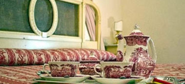 Chiaja Hotel De Charme Antica Casa Lecaldano Sasso La Terza:  NAPLES ET ENVIRONS