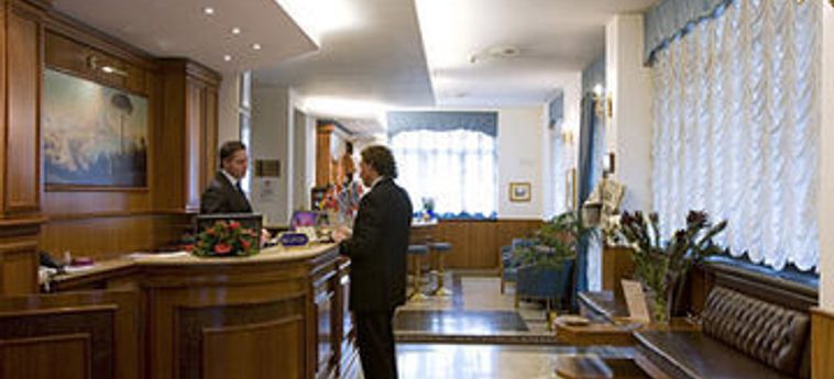 Hotel San Giorgio:  NAPLES ET ENVIRONS